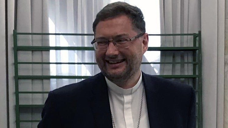 Un primo piano del nunzio apostolico in Ucraina, l'arcivescovo Visvaldas Kulbokas