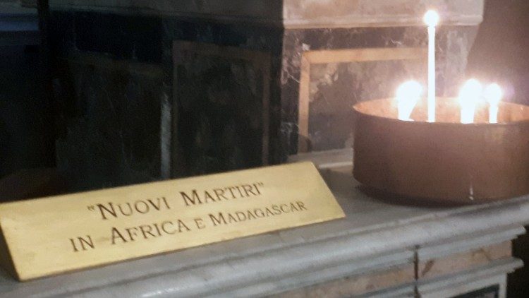 Altar dos novos mártires da África e Madagascar na Basílica de São Bartolomeu