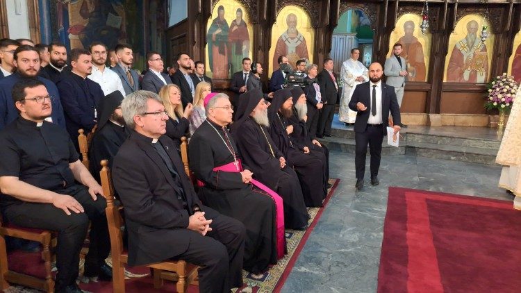 Бискупот Стојанов во Собрниот храм во Скопје