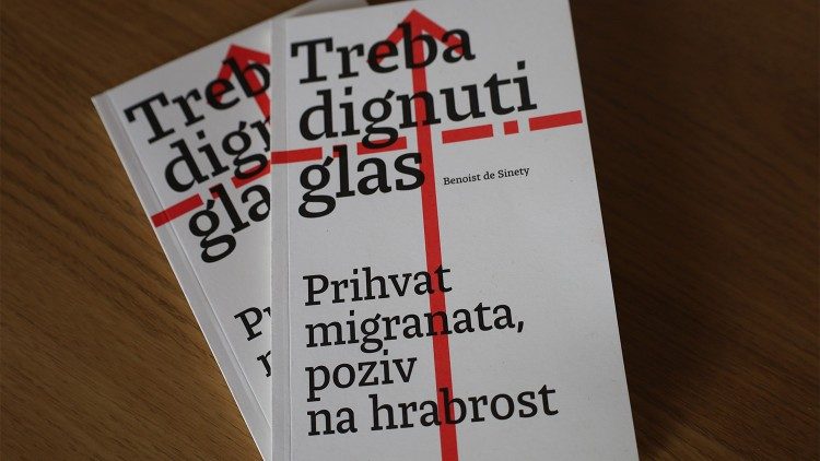 Knjiga "Treba dignuti glas – Prihvat migranata, poziv na hrabrost" (Foto: JRS Hrvatska)