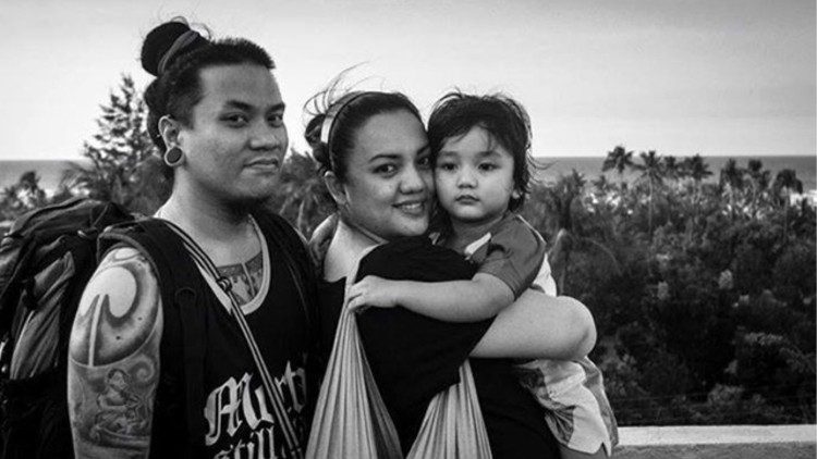 Agit Sustento, his wife, and their child. (photo by A.G. Saño)