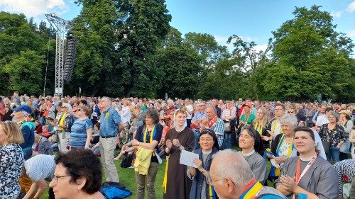 Katholikentag: Hunderte Menschen bei Friedensaktion 