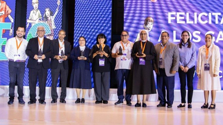  Educadores de América Latina y el Caribe galardonados con el Premio ‘Jesús Maestro’ 2022