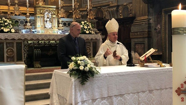Mons. Paglia presidiendo la homilía en la Iglesia San Marcelo, Roma