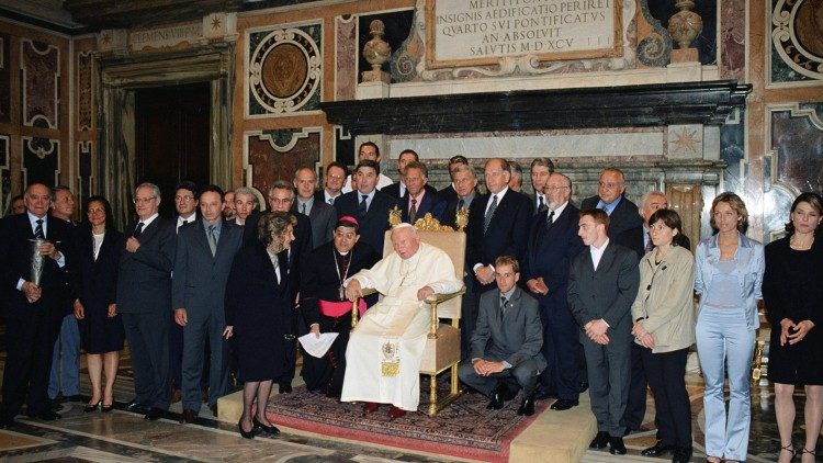 Juan Pablo II se reúne con los participantes del Giro de Italia (2000)