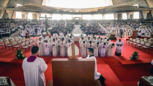  México. Arquidiócesis de Guadalajara ordena a 70 nuevos sacerdotes