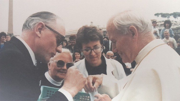 Gemmingen in den neunziger Jahren mit dem hl. Papst Johannes Paul II.