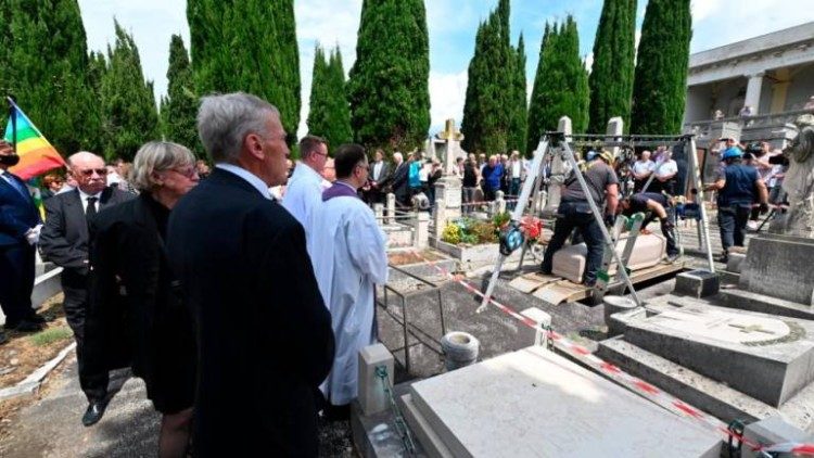 Funerali di Boris Pahor al cimitero di Sant'Anna (foto dal sito di Primorski dnevnik)
