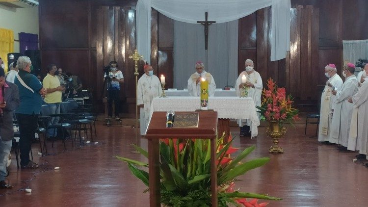 Santa Misa de inicio del encuentro en Santarém