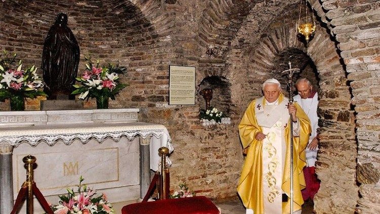 XVI. Benedek pápa látogatása az efezusi Mária Anya házban  