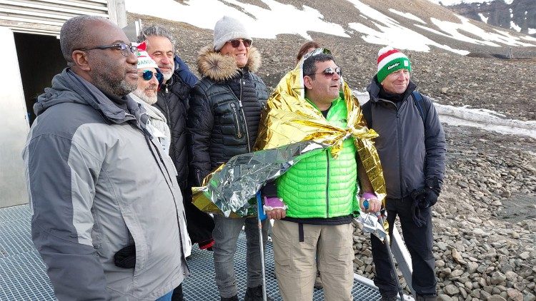 Michel Haddad, Embaixador da Boa Vontade da ONU, levou sementes árabes para as Ilhas Svalbard como sinal de esperança