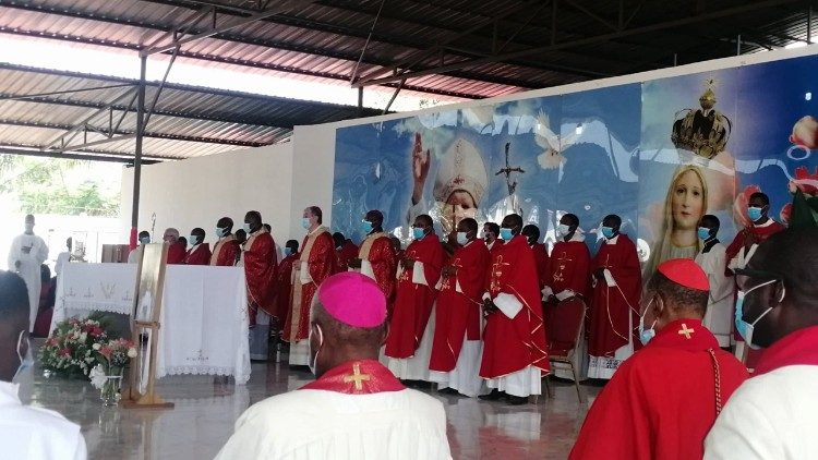O Núncio Apostólico D. Giovanni Gaspari na celebração, em Luanda, dos 30 anos da visita de São João Paulo II a Angola