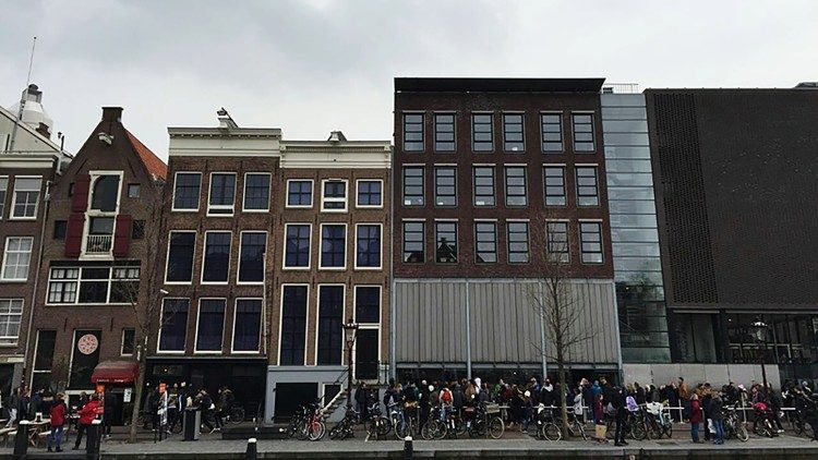 Visitatori alla Casa-museo di Anne Frank ad Amsterdam