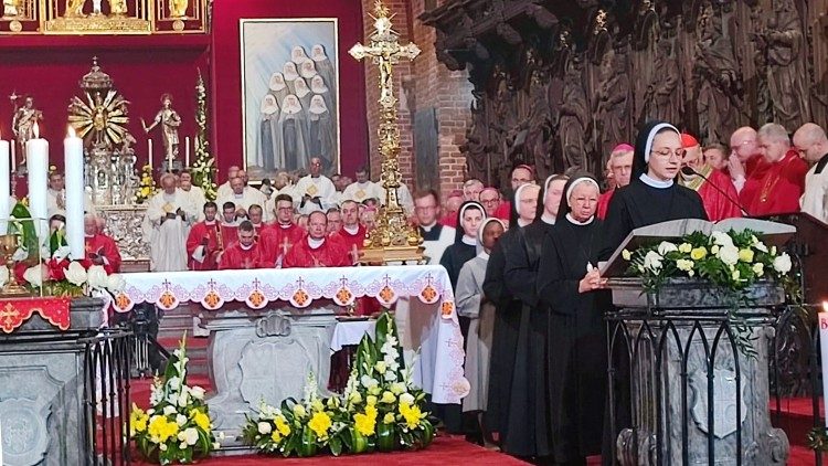 Beatification Mass of ten Elizabethan sisters