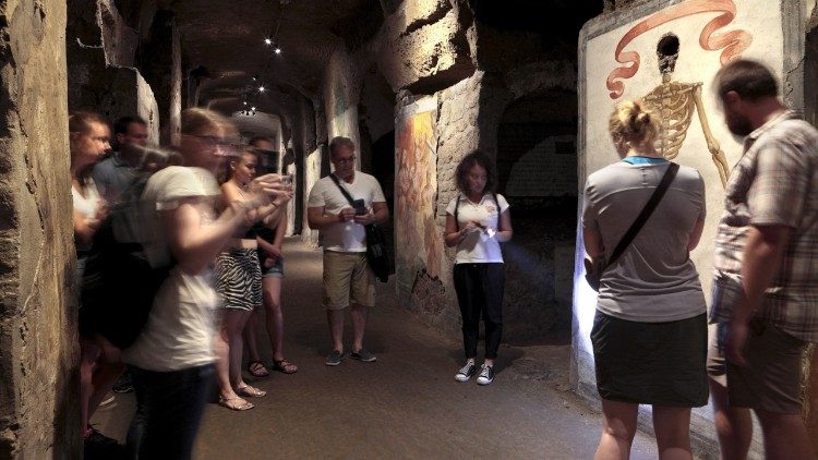 Galleria dei teschi Catacombe di San Gaudioso.