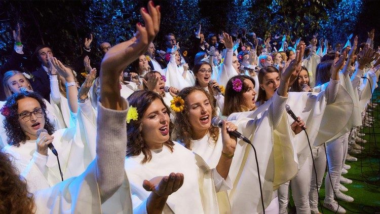 Papież pozdrawia uczestników koncertów uwielbienia w Polsce