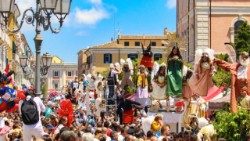 Processione-dei-Misteri-Campobasso-Corpus-Domini-totale-con-Maria-Maddalena--rsz.jpg