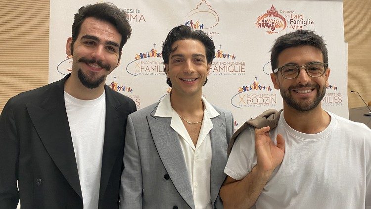 O trio italiano "Il Volo" após a coletiva de imprensa nesta terça-feira (21)