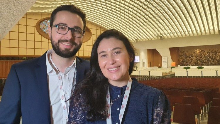 Junto com o marido Gustavo Huguenin, Fabíola participou do X Encontro Mundial das Famílias em Roma