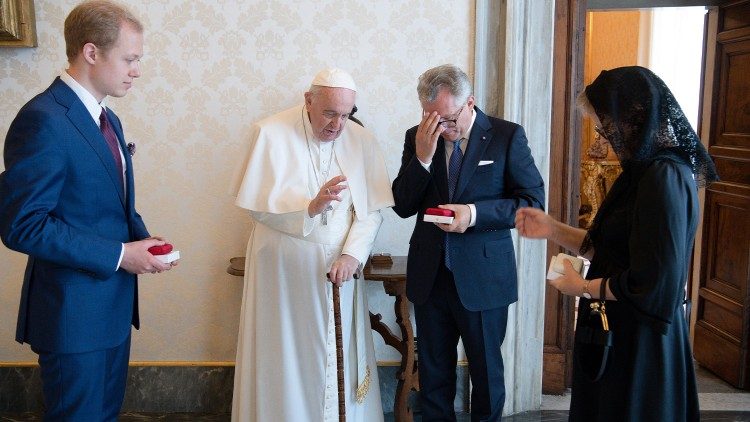 Popiežiaus audiencijoje ambasadorius P. Zapolskas su šeima