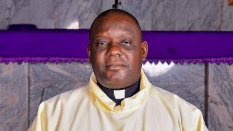 2022.06.27 Padre  Vitus Borogo wa Jumuiya Katoliki ya Chuo Kikuu cha Jimbo la Kaduna nchini Nigeria ameuawa