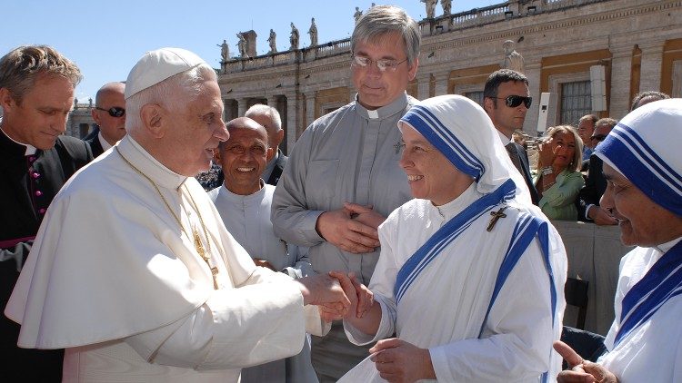 Mutter Teresa am 5.9.2007 bei der Generalaudienz mit Benedikt XVI.