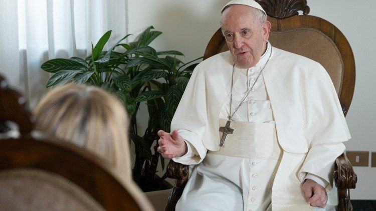 Der Papst im Interview in der Casa Santa Marta