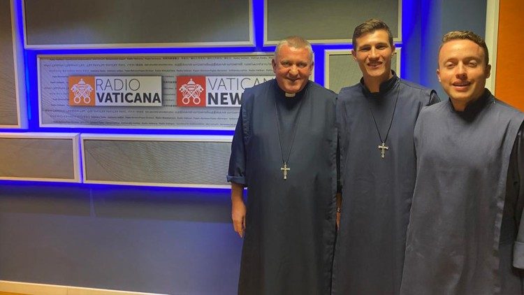 Pe. Sérgio, Irmão Vinícius e Irmão Bergson no Estúdio 9 do Vatican News