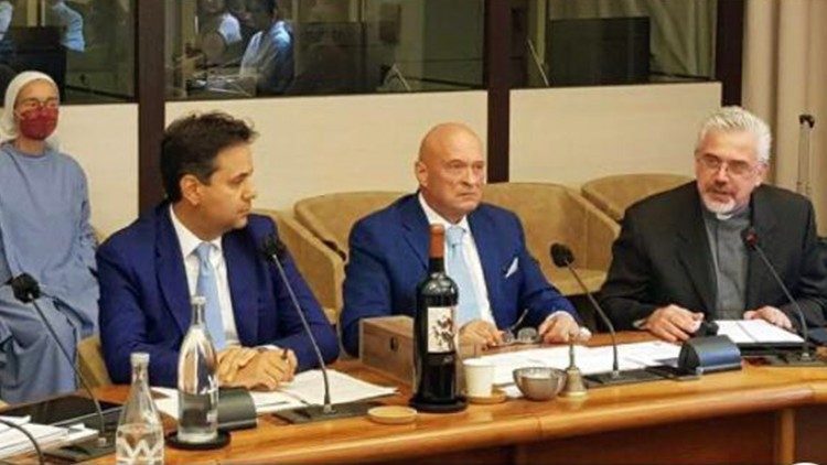 L'avvocato Moscianese, il presidente Basso e padre Baggio tra i relatori