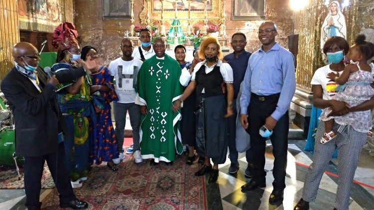 watu wa Mungu kutoka DRC wanashiriki Misa na Papa Francisko 3 Julai 2022
