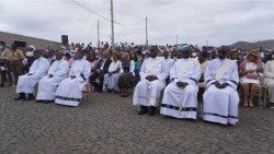 OrdenaCAo-de-sacerdotes-e-diAconos-Cabo-VerdeAEM1.jpg