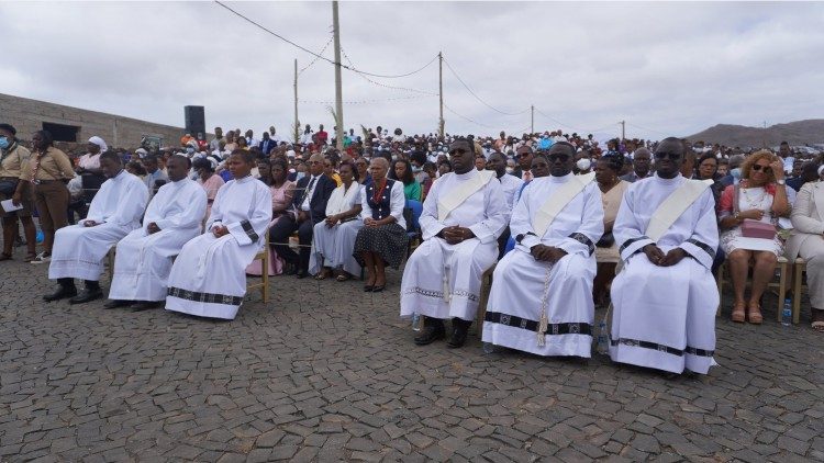 Odenação de três sacerdotes e três diáconos na Diocese de Santiago de Cabo Verde