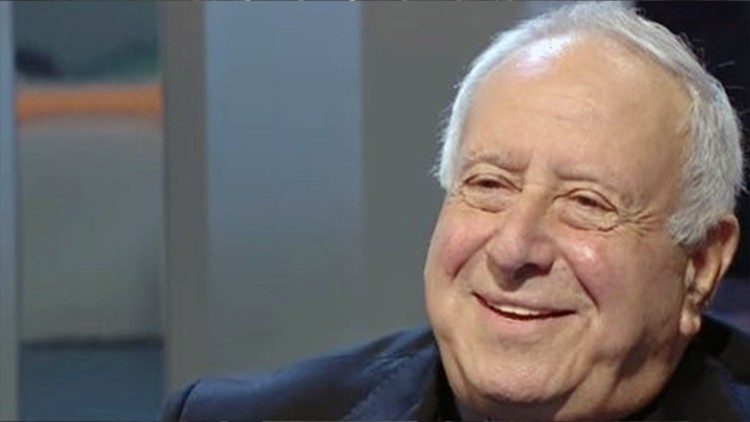 Un bel primo piano di don Pietro Sigurani, durante un'intervista su Tv 2000