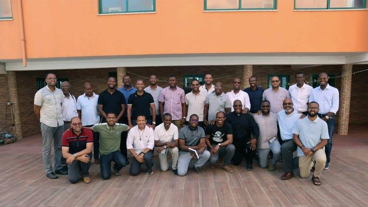 Padres das duas Dioceses de Cabo Verde, no seu primeiro encontro nacional