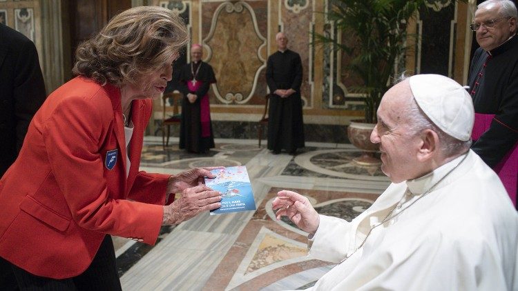 Rosalba Giugni en un encuentro con el Papa Francisco