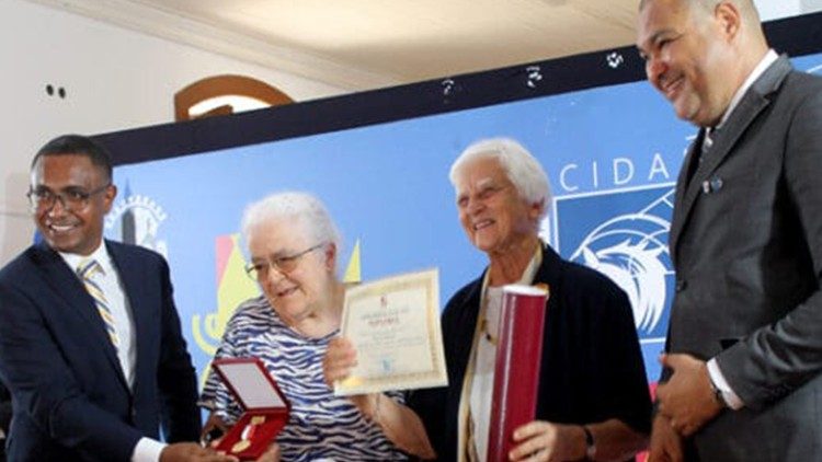 Cabo Verde - Homenagem às fundadoras da Casa da Memoria: Monique Widmer e Gilda Barbosa