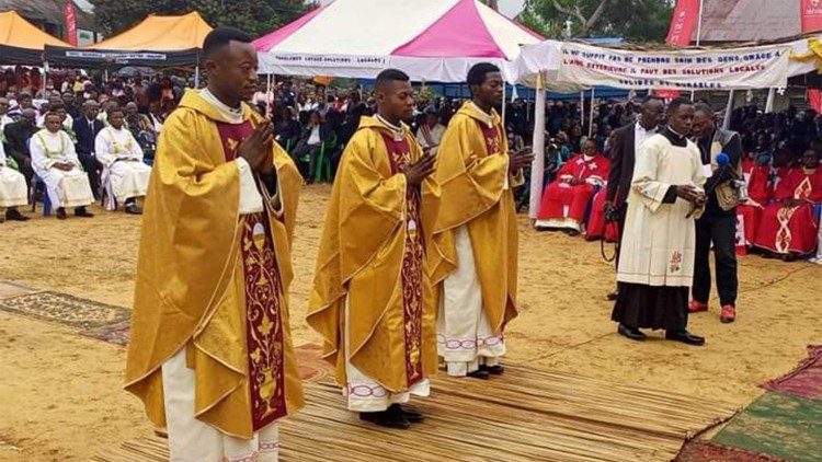 Ordinations diaconales et presbytérales à Boma, en RD Congo (10 juillet 2022)