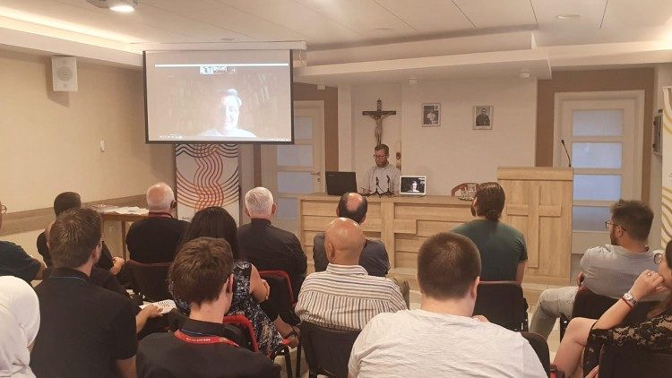 La lezione del cardinal Mario Grech, segretario generale del Sinodo, in collegamento dal Vaticano, agli Incontri Teologici del Mediterraneo di Rijeka-Fiume
