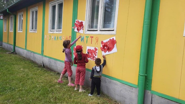 I bambini ucraini e il desiderio di alleviare le conseguenze dei traumi del conflitto
