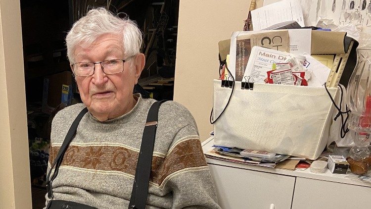 A 92 éves Skerl Alfonz atya otthonában, Chicago közelében