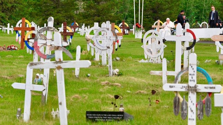 Cintorín v Maskwacise v Provincii Alberta, na ktorom sa 25. júla 2022 modlil pápež František