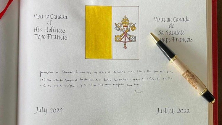 Mensagem Papa escrita no lilvro de honra à Cidadela de Quebec