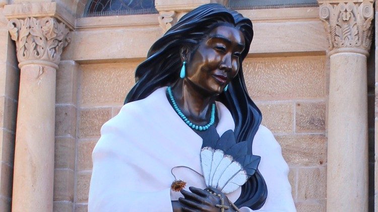 Estatua de Catalina Tekakwitha, el “lirio de los Mohawks”