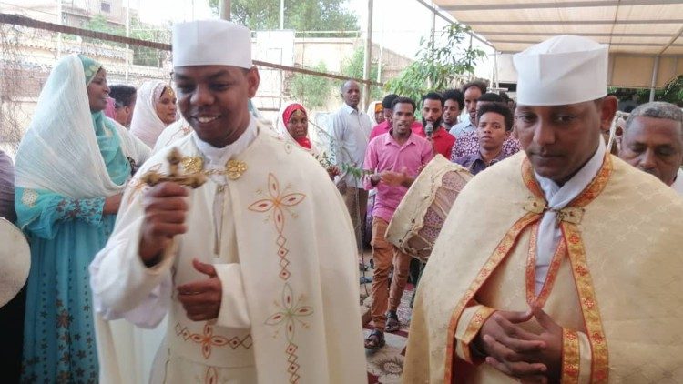 ሓዲስ ካህና እንክባርኹ