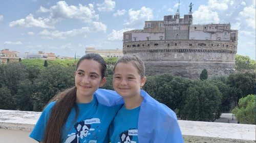 Adriana e Margherita, storia di un'amicizia tra due giovani ucraine nata in Vaticano