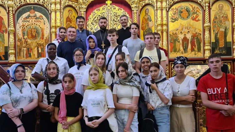 Giovani ad un incontro interreligioso in Kazakistan