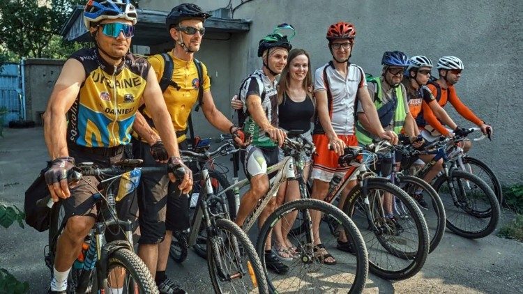 El grupo de "Voluntarios" en bicicleta para ayudar a los necesitados