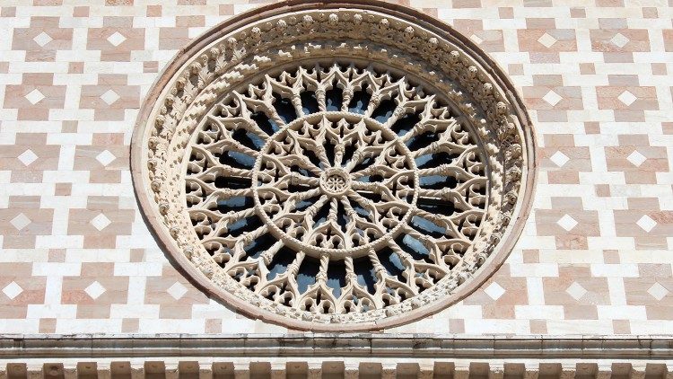 Detalhe da fachada da Basílica de Collemaggio