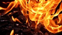 fire-gb8bd30e34_1920.jpg