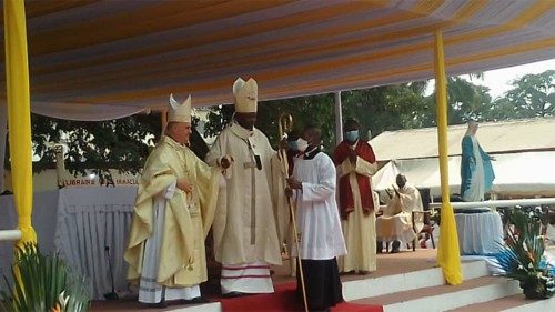 Congo-Brazzaville: Mgr Manamika reçoit son pallium 